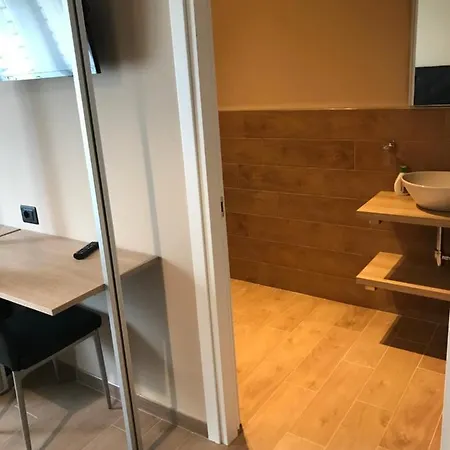 Riva Reno 4 Guest house