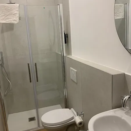 Riva Reno 4 ゲストハウス 3*